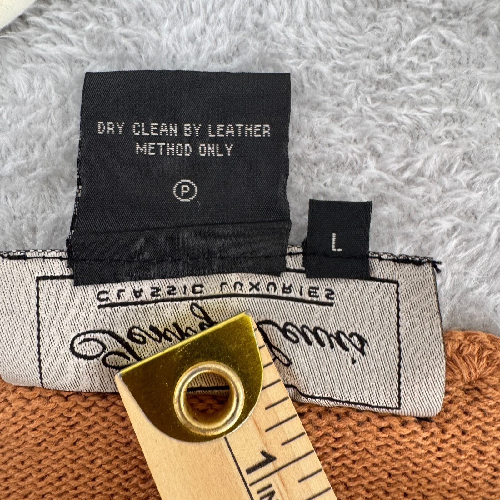 Terry Lewis Vintage Classic Luxuries Size Large Artsy Camel Leather Trim Sweater — image 8 of 8